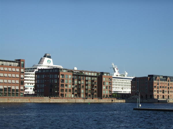 PICTURE BOOK Criss Cross Ferry Cruise: Sickboy’s Oslo-Berlin-Express