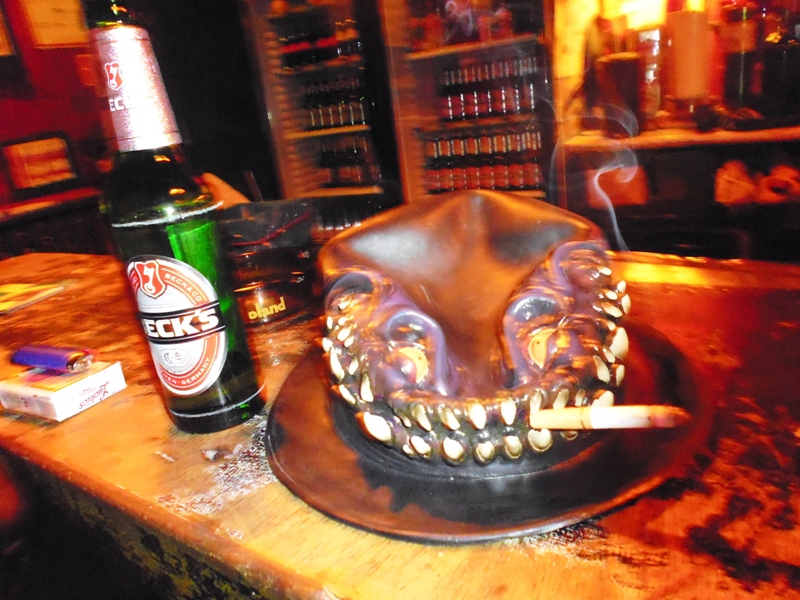 ♪♪♪ Poesie- & Whiskyclub on Video: Der Teufel im Capt’n Flints auf&nbsp;Lerwick